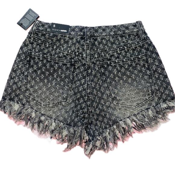 New Fashion Nova 5 Dark Black Gray Wash Distressed Denim Jean Shorts Fringe` - Picture 6 of 6